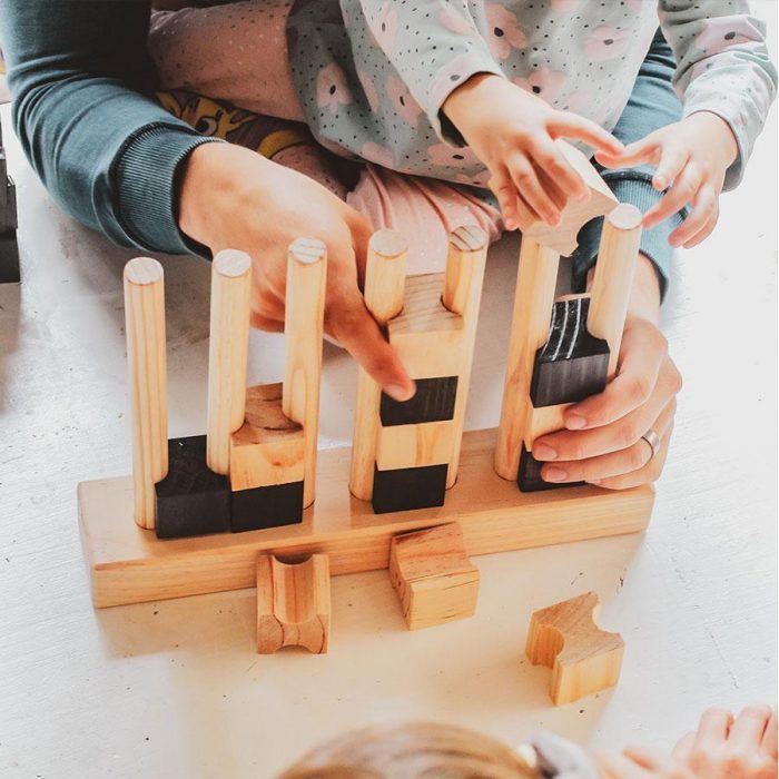 Stumped Four-In-A-Row Game - Family Edition - Image 2